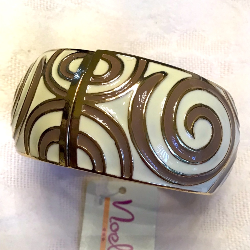 Noelle bangle! NWT!
